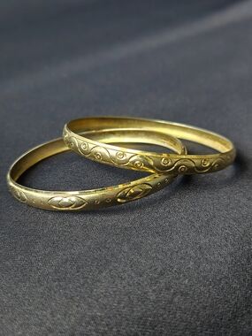 VTG 70s Etched Bangle Bracelets Geometric Floral Brass Plated, Set of 2